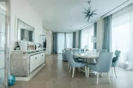 Продажа шикарного пентхауса с видом на море в Будве (562 м2)